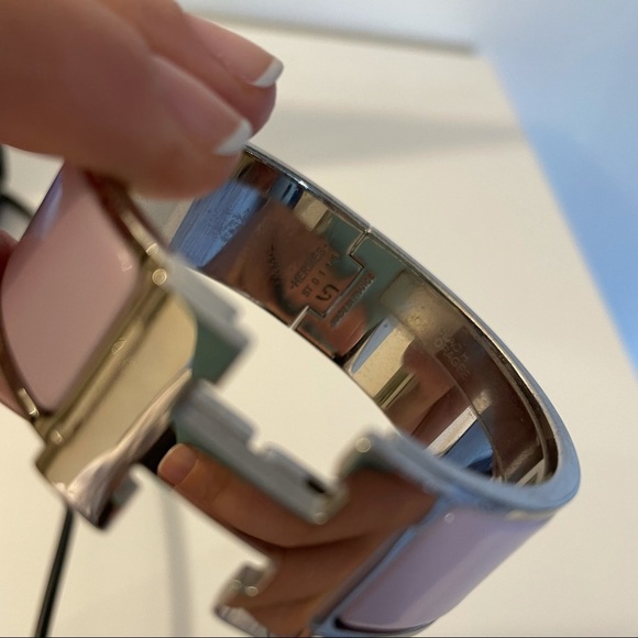 $720 Hermes Clic Clac H Palladium-Plated Enamel Bracelet in Rose Dragee Size PM - Picture 7 of 9